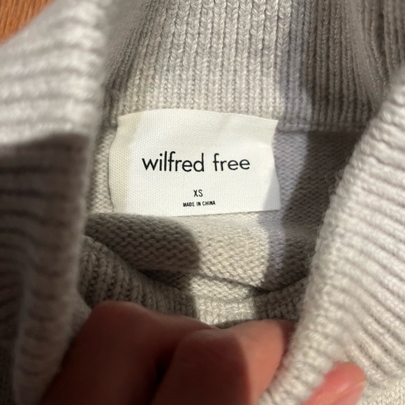 Aritzia Harper sweater - size xs - Picture 3 of 4